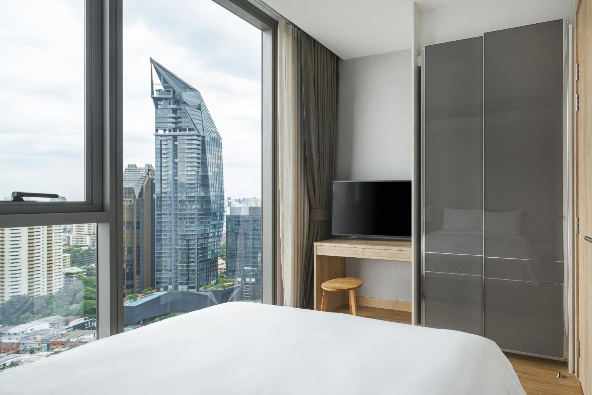 Deluxe One-Bedroom Apartment
